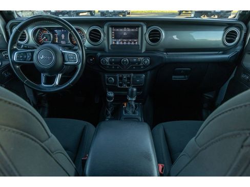 Used 2020 Jeep Gladiator Overland w/ Trailer Tow Package image 12