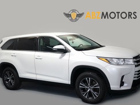 Used 2019 Toyota Highlander LE image 1