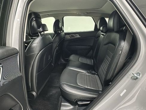 Used 2025 Kia Sportage SX image 12