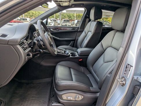 Certified 2026 Porsche Macan AWD/4WD image 5