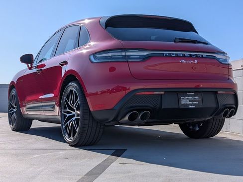 Certified 2022 Porsche Macan S image 3