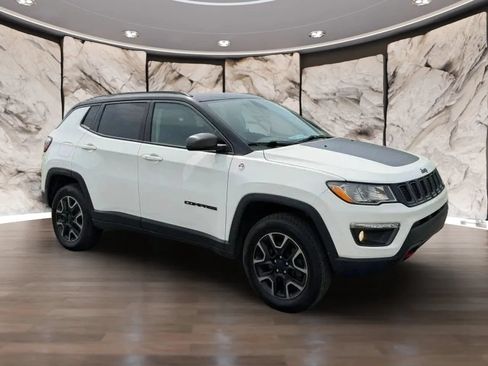 Used 2019 Jeep Compass Trailhawk AWD/4WD image 4