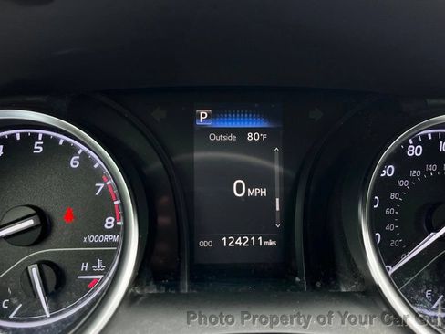 Used 2018 Toyota Camry LE FWD image 23