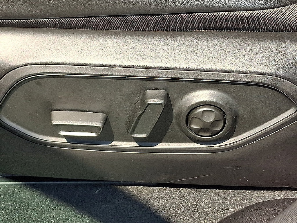 Used 2026 Jeep Grand Cherokee Altitude AWD/4WD image 29