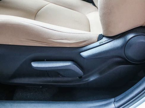 Used 2021 Toyota RAV4 LE w/ Carpet Mat Package (TMS) image 20