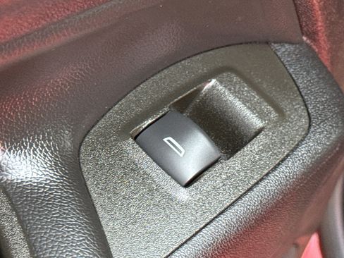 Certified 2023 Chevrolet Equinox LT AWD/4WD image 30