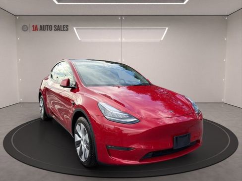 Used 2022 Tesla Model Y Long Range image 7