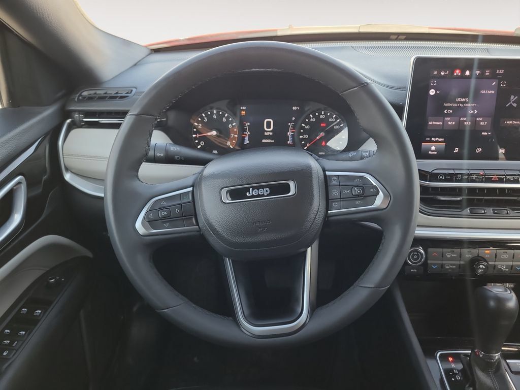 Used 2025 Jeep Compass Limited AWD/4WD image 12