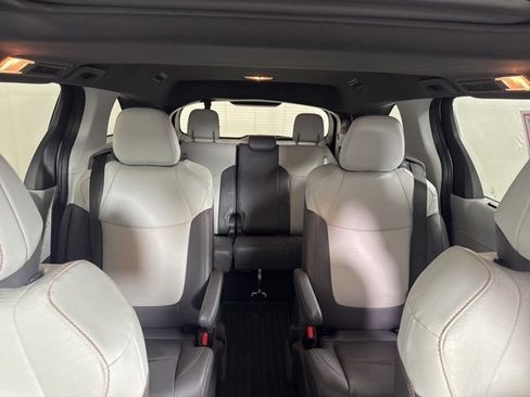 Used 2024 Toyota Sienna XSE AWD/4WD image 14