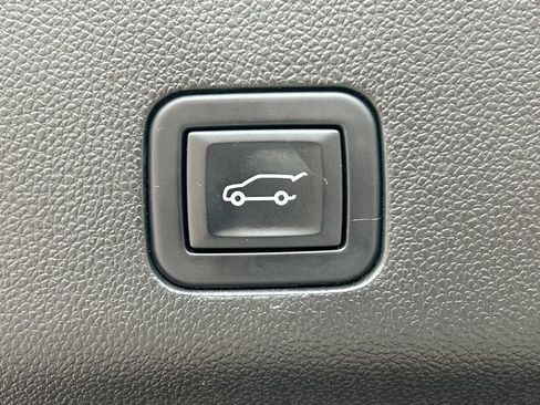 Used 2025 GMC Yukon Denali w/ Sun & Power Step Package AWD/4WD image 41