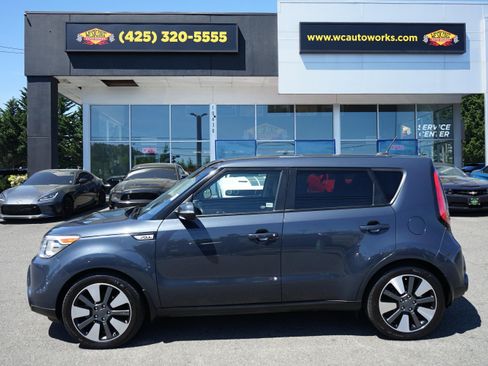 Used 2016 Kia Soul ! w/ Premium Package FWD image 2