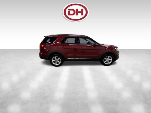 Used 2017 Ford Explorer XLT w/ Class II Trailer Tow Package AWD/4WD image 2