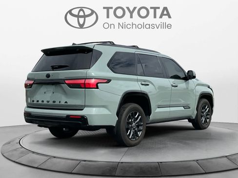 Used 2024 Toyota Sequoia Platinum AWD/4WD image 5