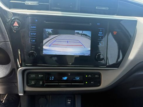 Used 2018 Toyota Corolla LE FWD image 12