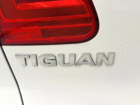 Used 2016 Volkswagen Tiguan R-Line image 18