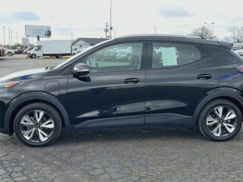 Certified 2022 Chevrolet Bolt EUV LT w/ Convenience Package image 5