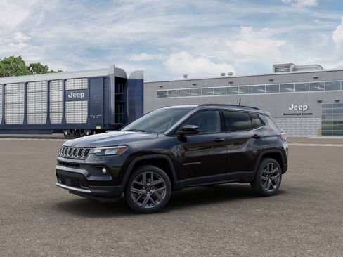 New 2026 Jeep Compass Latitude image 9