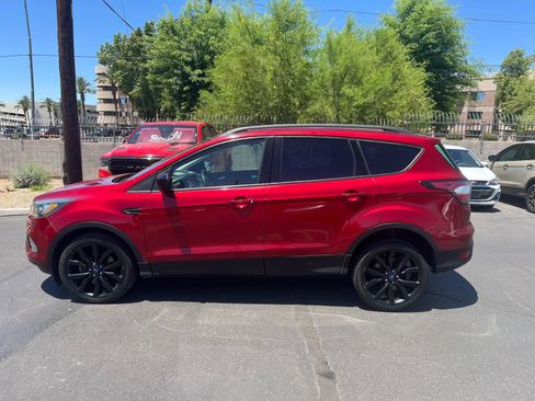 Used 2017 Ford Escape SE w/ Equipment Group 201A FWD image 8
