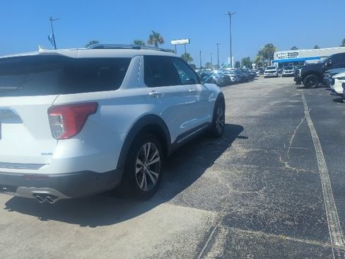Used 2020 Ford Explorer Platinum w/ Premium Technology Package AWD/4WD image 3