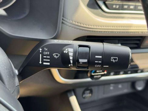 Certified 2025 Nissan Rogue SV image 24