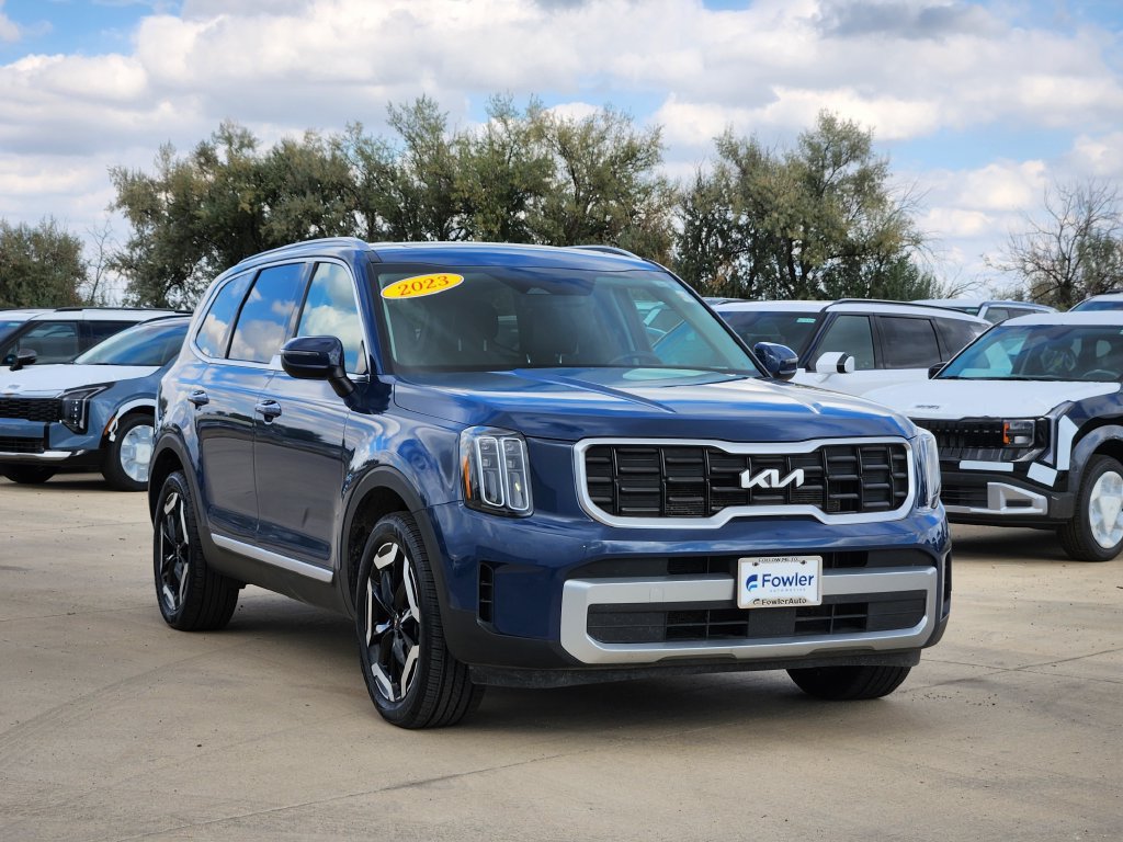 Certified 2023 Kia Telluride S w/ S Sunroof Package AWD/4WD image 3