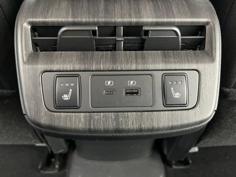 Used 2023 Nissan Ariya FWD image 40