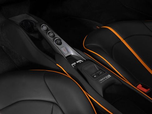 Used 2022 Ferrari F8 Tributo RWD image 39