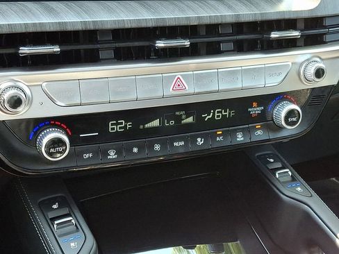 Used 2025 Kia Telluride EX w/ EX Captain's Chair Package FWD image 16