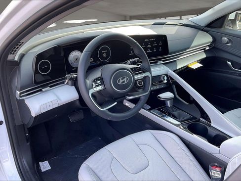 New 2026 Hyundai Elantra Limited image 7
