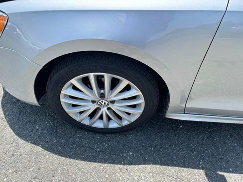 Used 2011 Volkswagen Jetta SEL FWD image 17