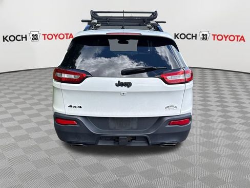 Used 2018 Jeep Cherokee Latitude w/ Altitude Package AWD/4WD image 7