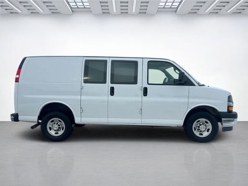 Used 2024 Chevrolet Express 2500 w/ Driver Convenience Package RWD image 3