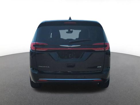 Used 2024 Chrysler Pacifica Touring-L AWD/4WD image 5