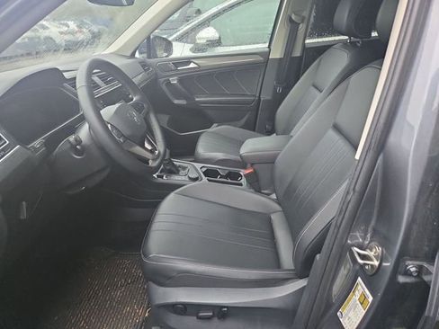 Used 2024 Volkswagen Tiguan SE image 10