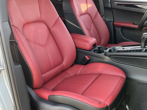 New 2026 Porsche Macan image 16