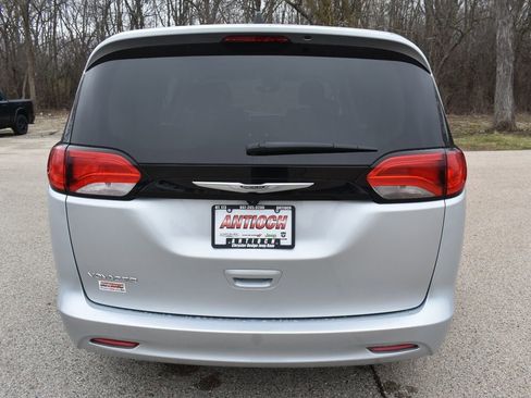 Used 2023 Chrysler Voyager LX image 7