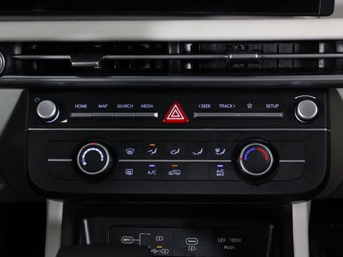 Certified 2025 Hyundai Tucson SE FWD image 22