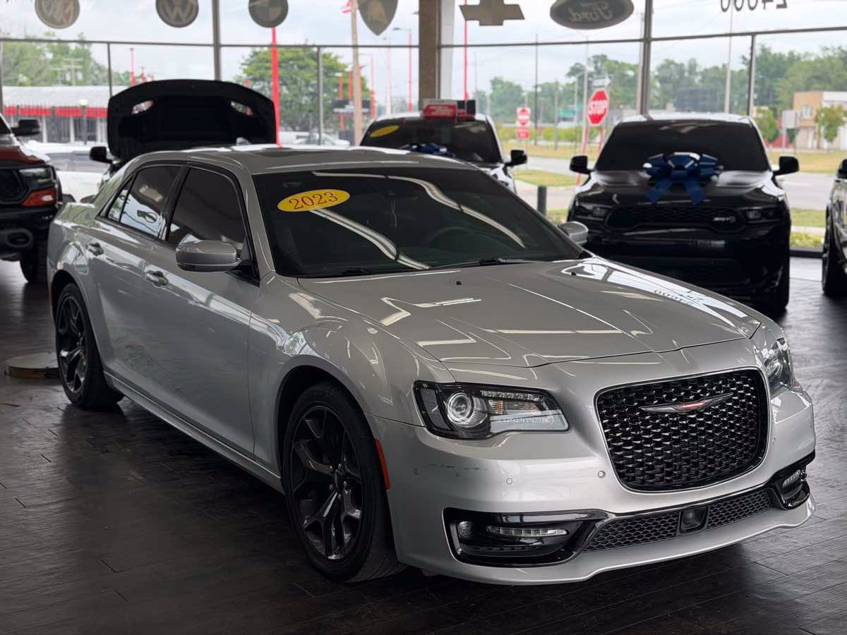 Used 2023 Chrysler 300 S w/ Comfort Group RWD image 4