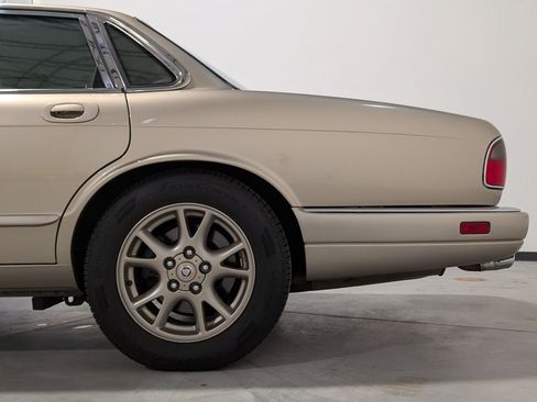 Used 1996 Jaguar XJ6 RWD image 33