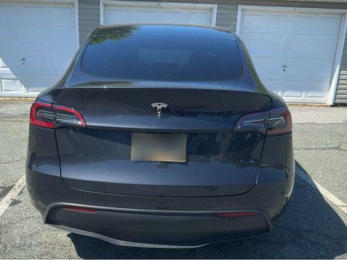 Used 2025 Tesla Model Y Long Range RWD image 4