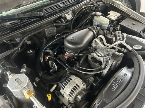 Used 2003 Chevrolet S10 Pickup LS image 29