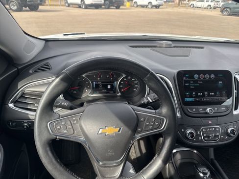 Used 2017 Chevrolet Malibu Premier image 22