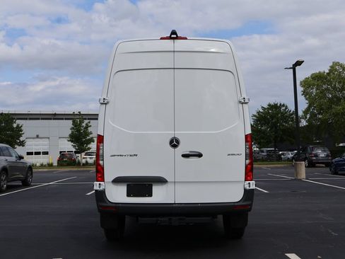 Used 2025 Mercedes-Benz Sprinter 2500 image 6