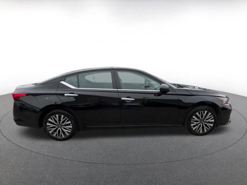 Used 2025 Nissan Altima 2.5 SV image 16