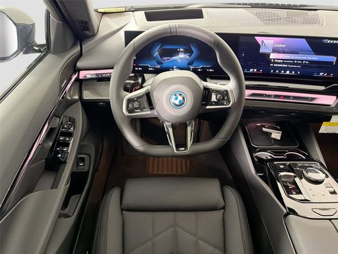 New 2026 BMW i5 eDrive40 w/ M Sport Package AWD/4WD image 22