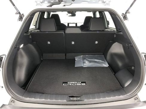 Used 2026 Toyota Corolla Cross SE image 23