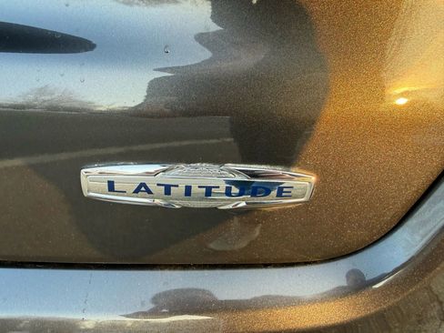 Used 2018 Jeep Compass Latitude w/ Popular Equipment Group image 19