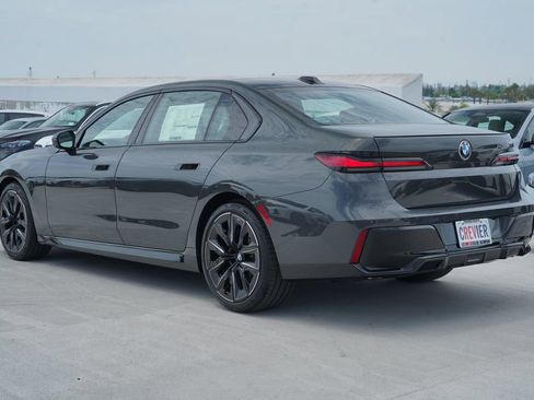New 2026 BMW 740i w/ Premium Package RWD image 7