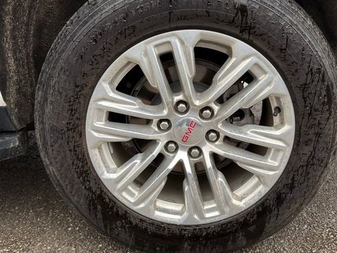 Used 2024 GMC Yukon SLT image 24