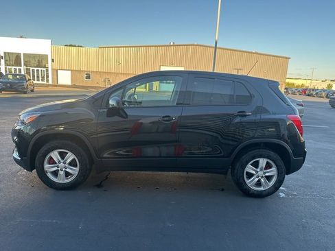 Used 2022 Chevrolet Trax LS w/ Tint and Cruise Package image 4